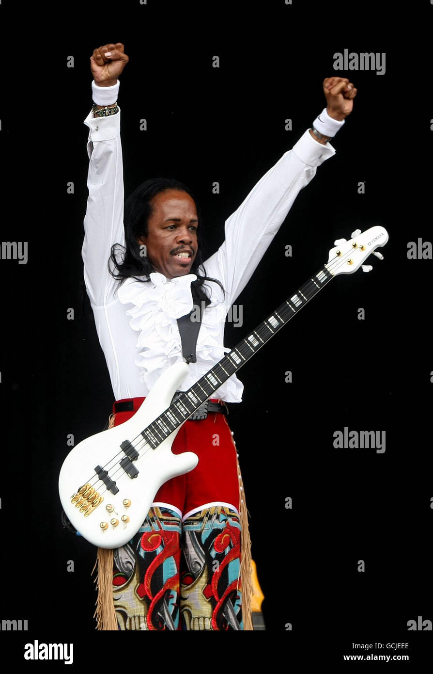 Earth wind and fire 2010 hi-res stock photography and images - Alamy