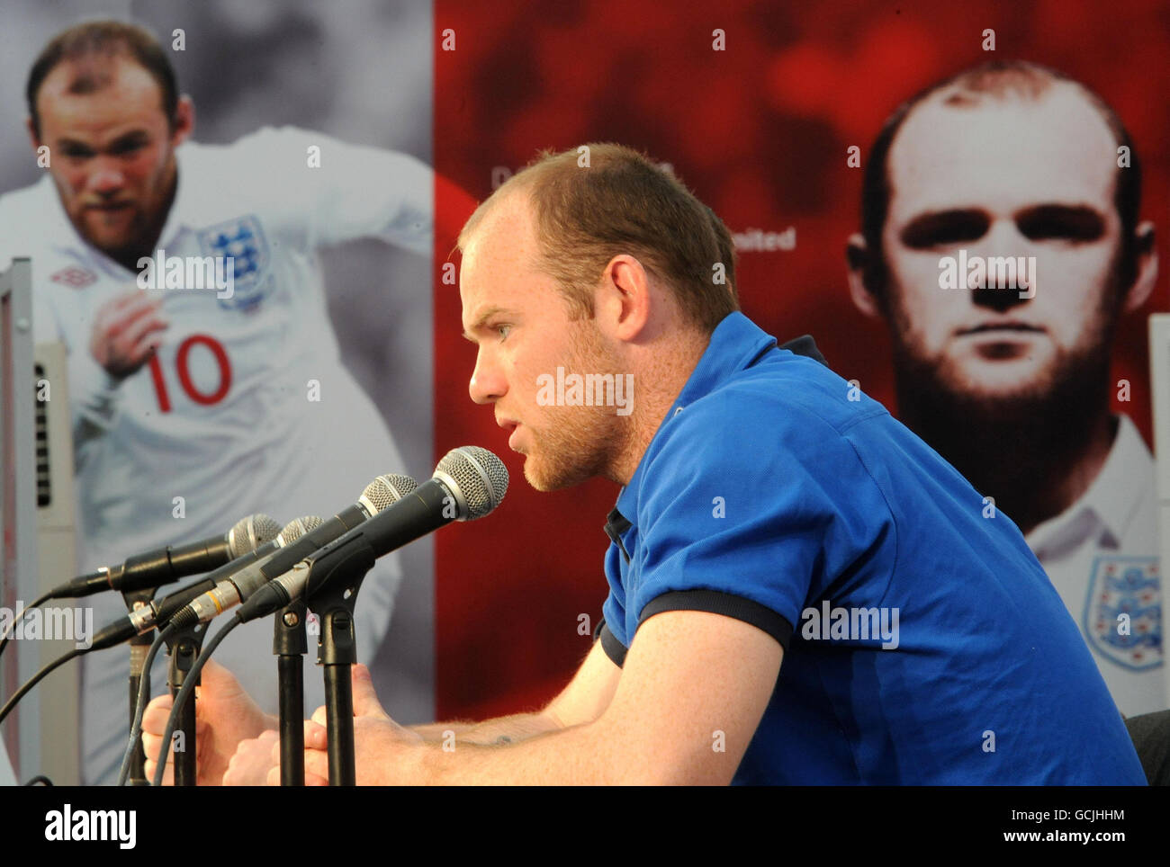 Soccer - 2010 FIFA World Cup South Africa - Group C - England v Algeria - England Press Conference - Day Three - Royal Bafoke.... England's Wayne Rooney during a press conference at the Royal Bafokeng Sports Complex, Rustenburg, South Africa. Stock Photo