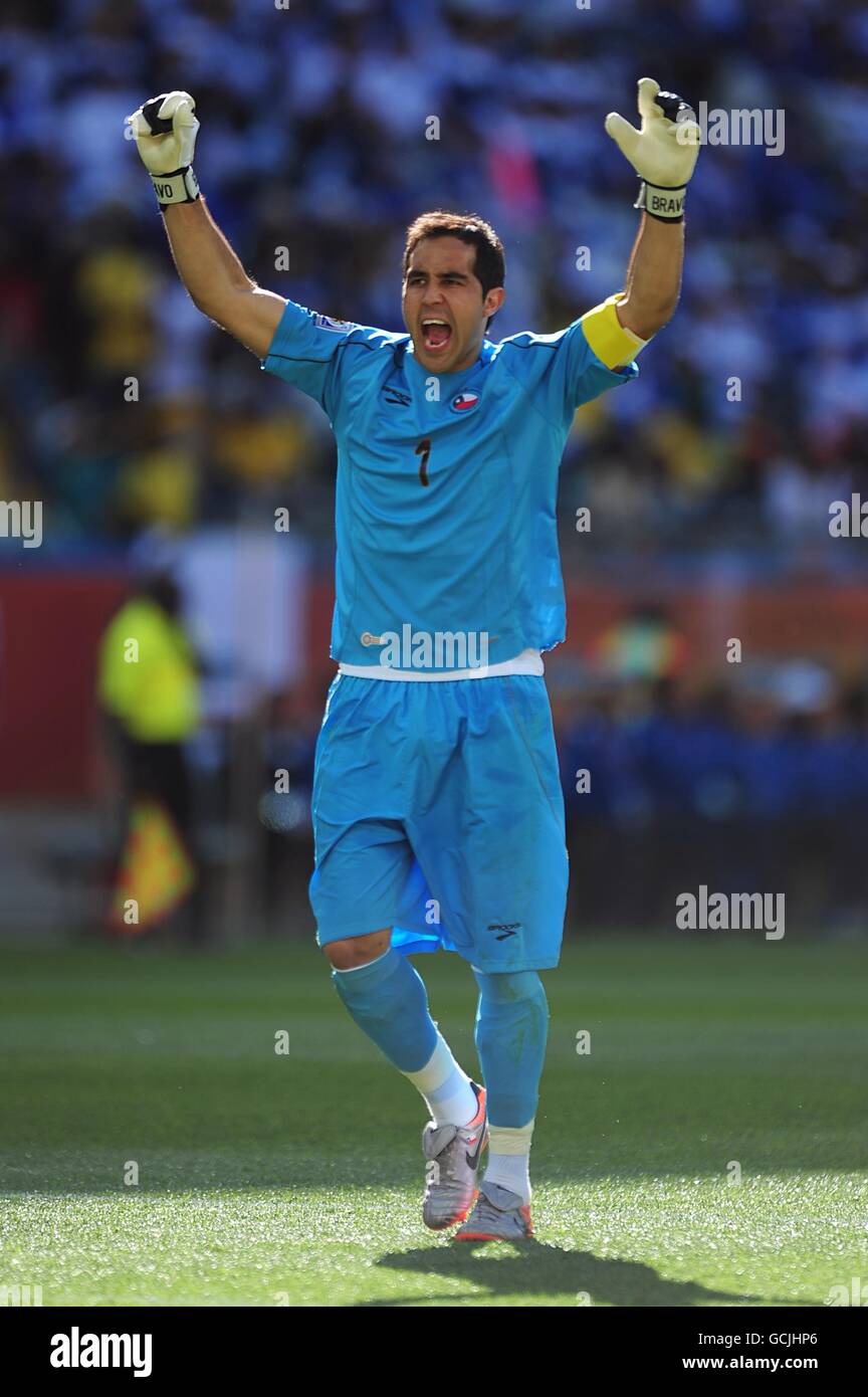 Soccer - 2010 FIFA World Cup South Africa - Group H - Honduras v Chile - Mbombela Stadium. Chile's goalkeeper Claudio Bravo celebrates after his team mate Jean Beausejour scored the opening goal. Stock Photo