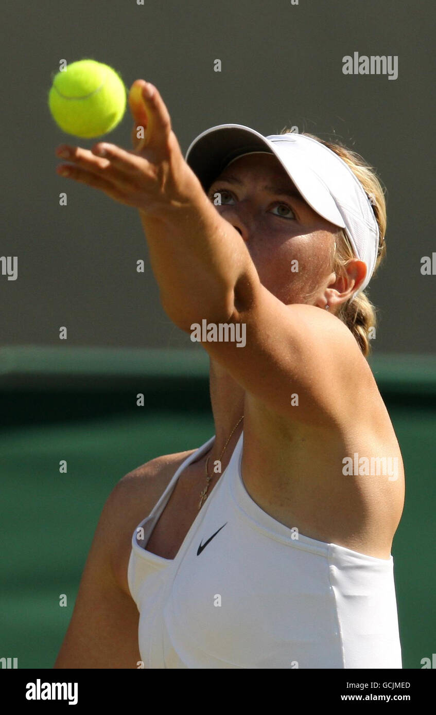 Maria sharapova wimbledon 2010 hi-res stock photography and images - Alamy