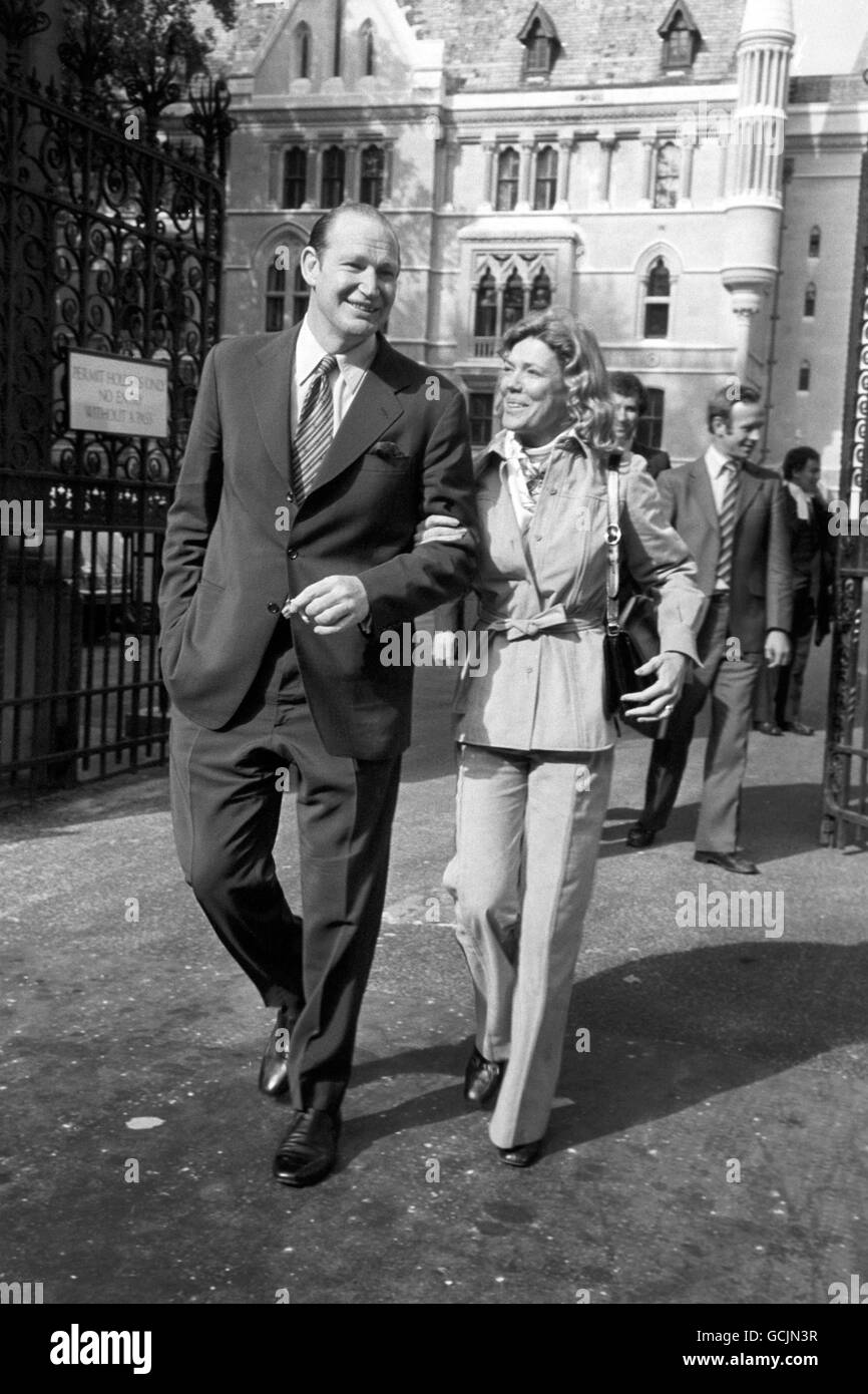 Australian television tycoon Kerry Packer with his wife, Rosalind, at