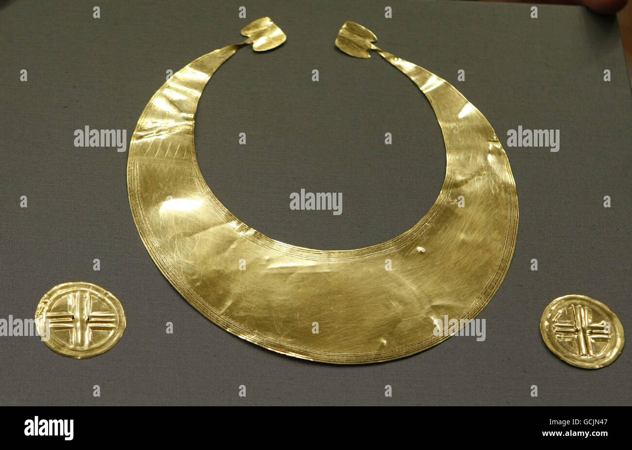 early-bronze-age-artifacts-stock-photo-alamy