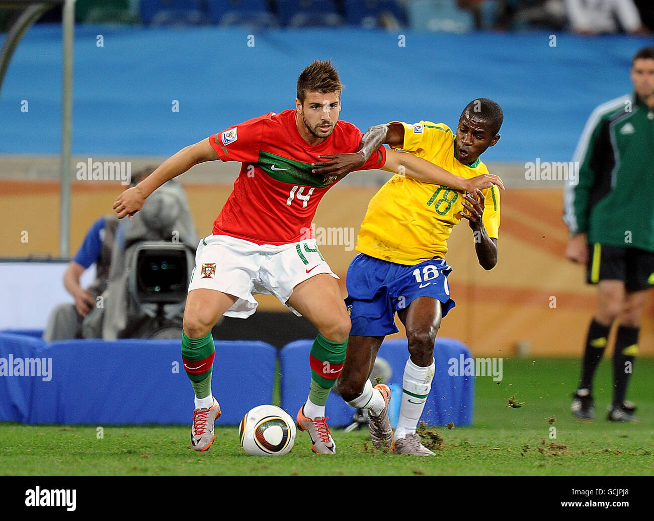 Soccer - 2010 FIFA World Cup South Africa - Group G - Portugal v Brazil - Durban Stadium. Brazil's Nascimento Ramires (right) and Portugal's Miguel Veloso (left) battle for the ball Stock Photo