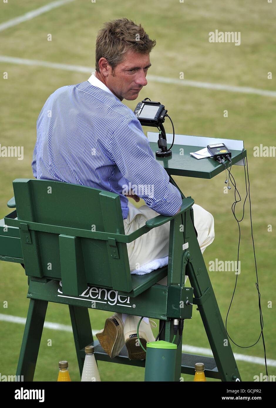Tennis umpire chair hi-res stock photography and images - Alamy