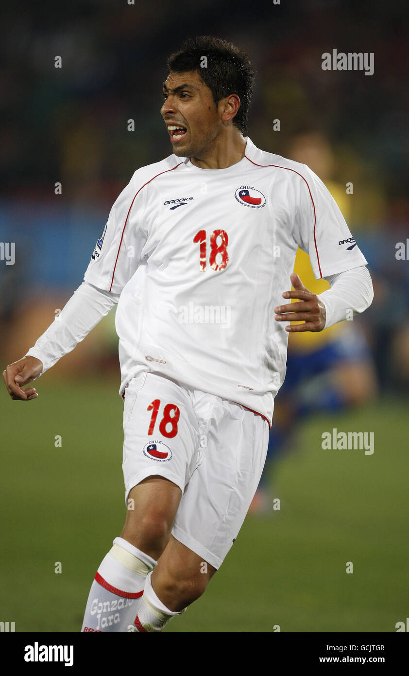 Soccer - 2010 FIFA World Cup South Africa - Round Of 16 - Brazil v Chile - Ellis Park. Gonzalo Jara, Chile Stock Photo