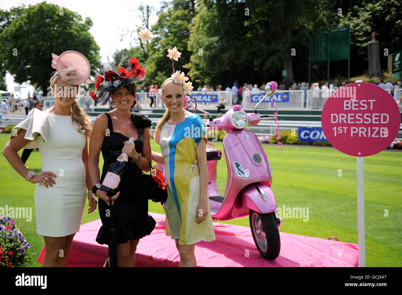 Trish Gould (centre) wins the Best Dressed Lady competition during the Coral-Eclipse Day at Sandown Park Stock Photo