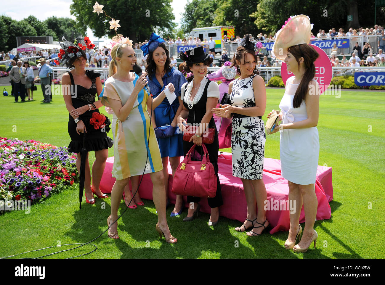 Horse Racing - Coral-Eclipse Day - Sandown Park Stock Photo