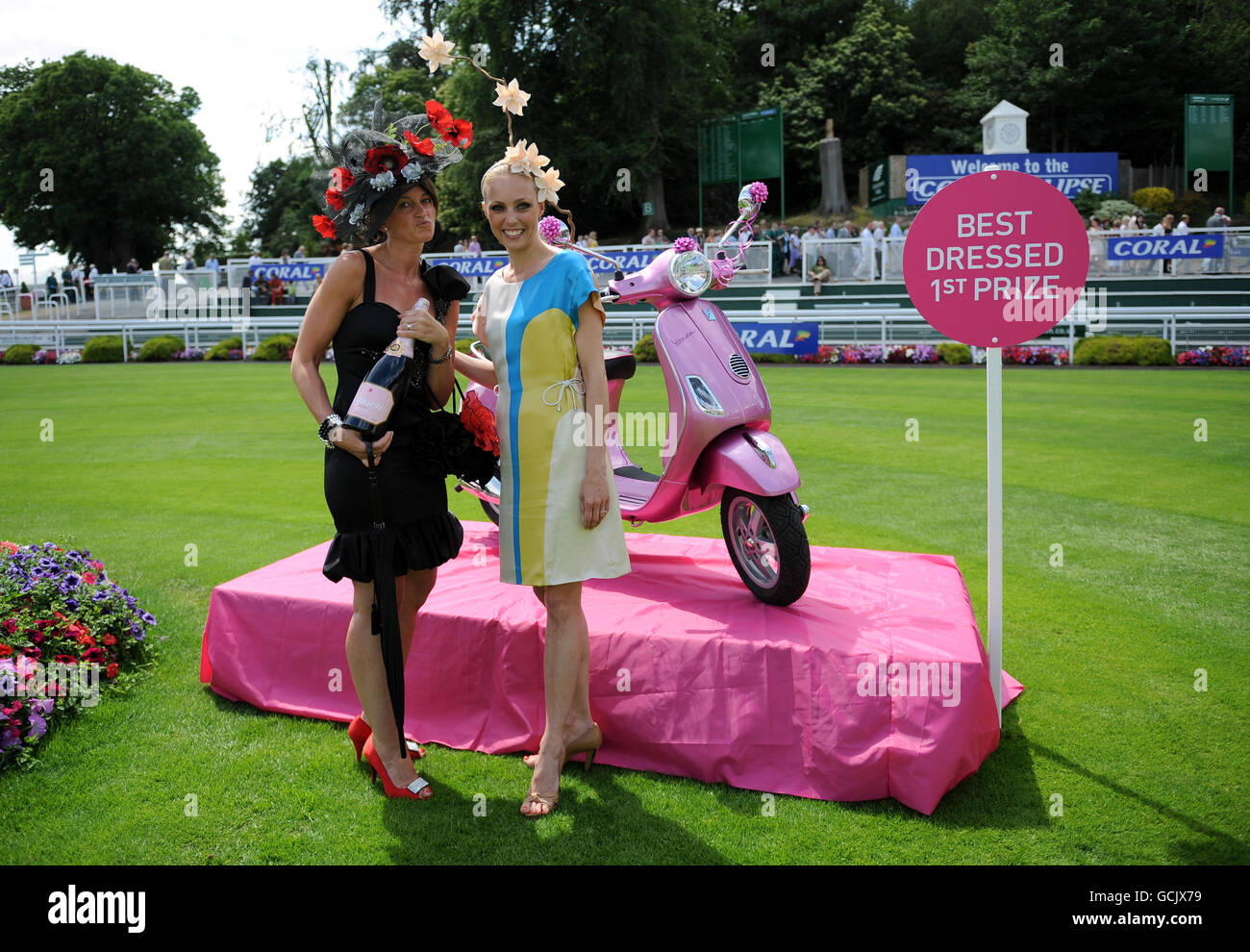 Horse Racing - Coral-Eclipse Day - Sandown Park Stock Photo