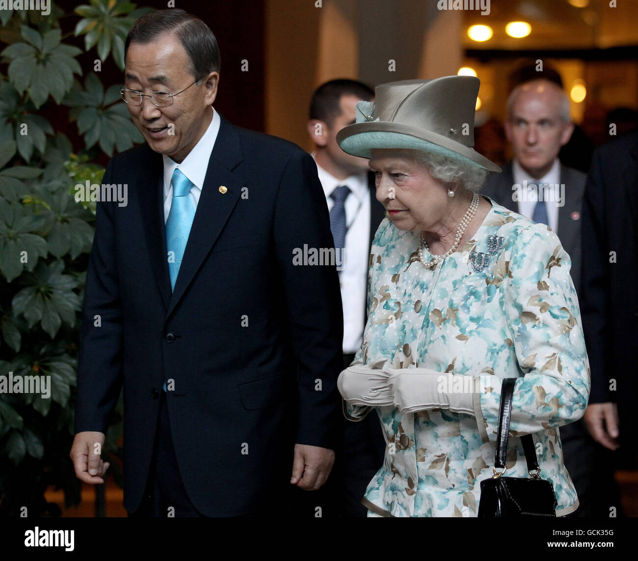 Queen elizabeth ii with ban ki moon hi-res stock photography and images ...