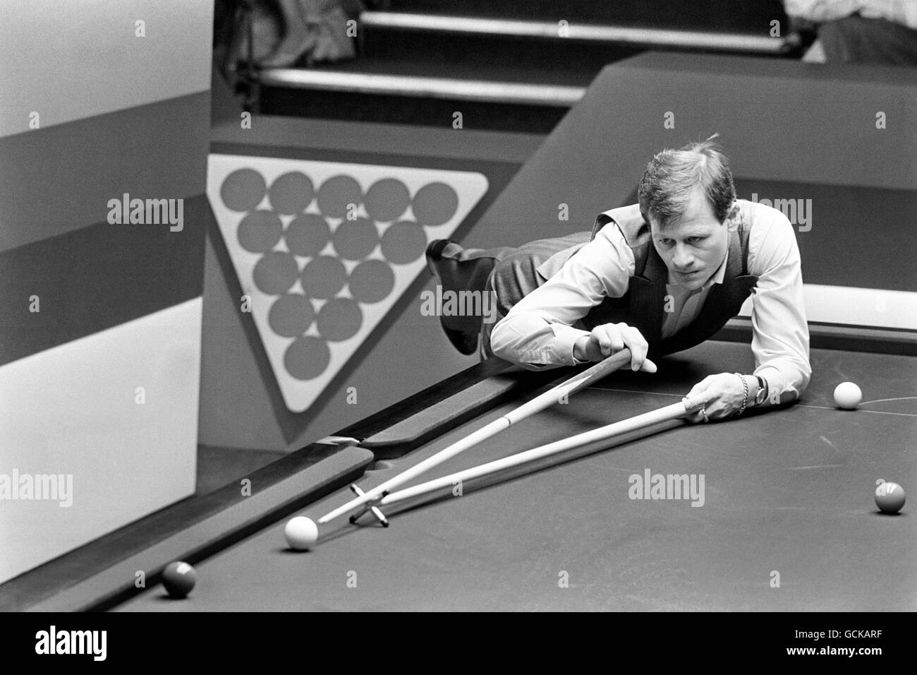 Snooker - Embassy World Professional Snooker Championship - Second Round - Alex Higgins v Terry Griffiths - Crucible Theatre Stock Photo