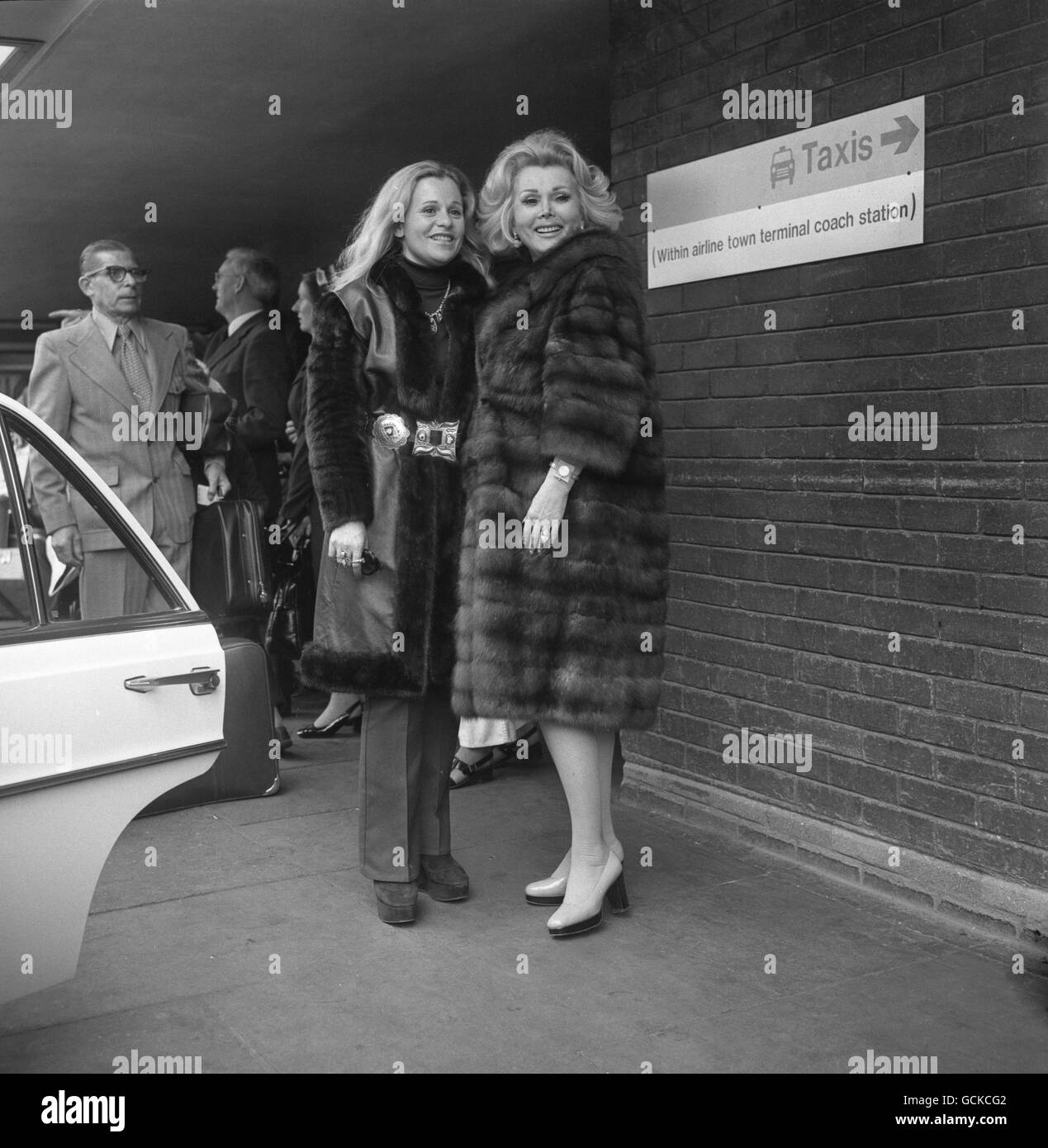 Entertainment - Zsa Zsa Gabor - Heathrow Airport Stock Photo