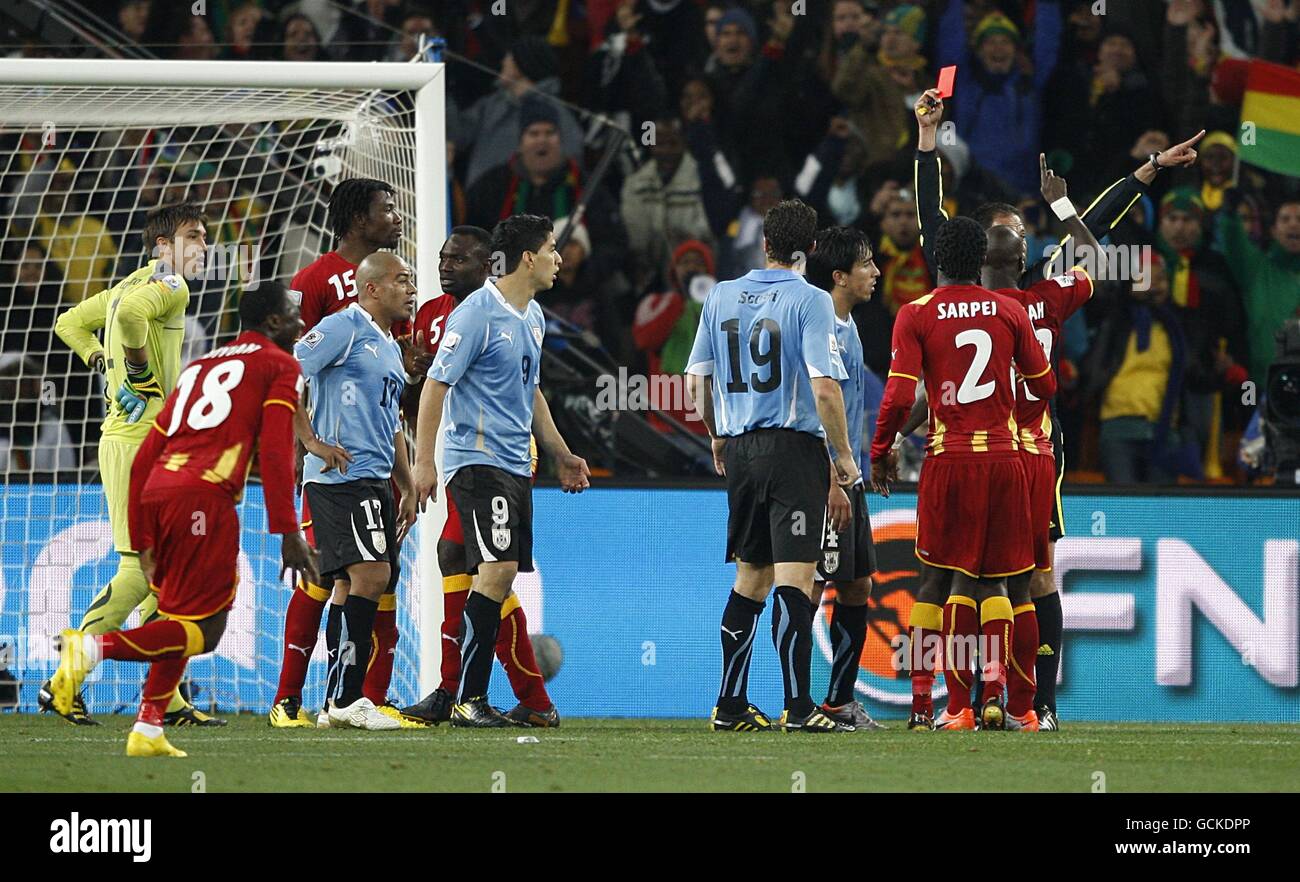 Uruguay's Luis Suarez (no.9) is sent off by referee Olegario Benquerenca for handling the ball on the line Stock Photo