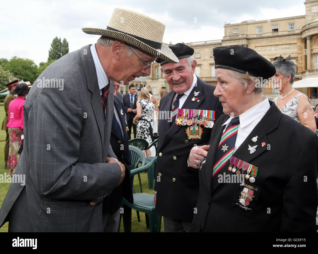 The Duke of Gloucester speaks to World War 11 veterans at the Not Forgotten Association Garden Party at Buckingham Palace. Stock Photo