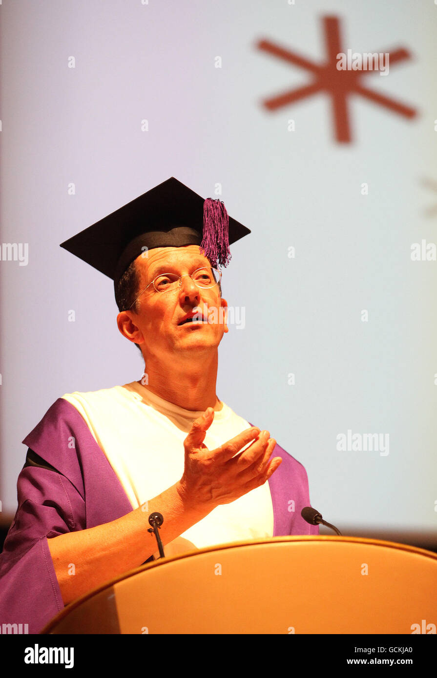 Antony gormley awarded honorary degree hires stock photography and