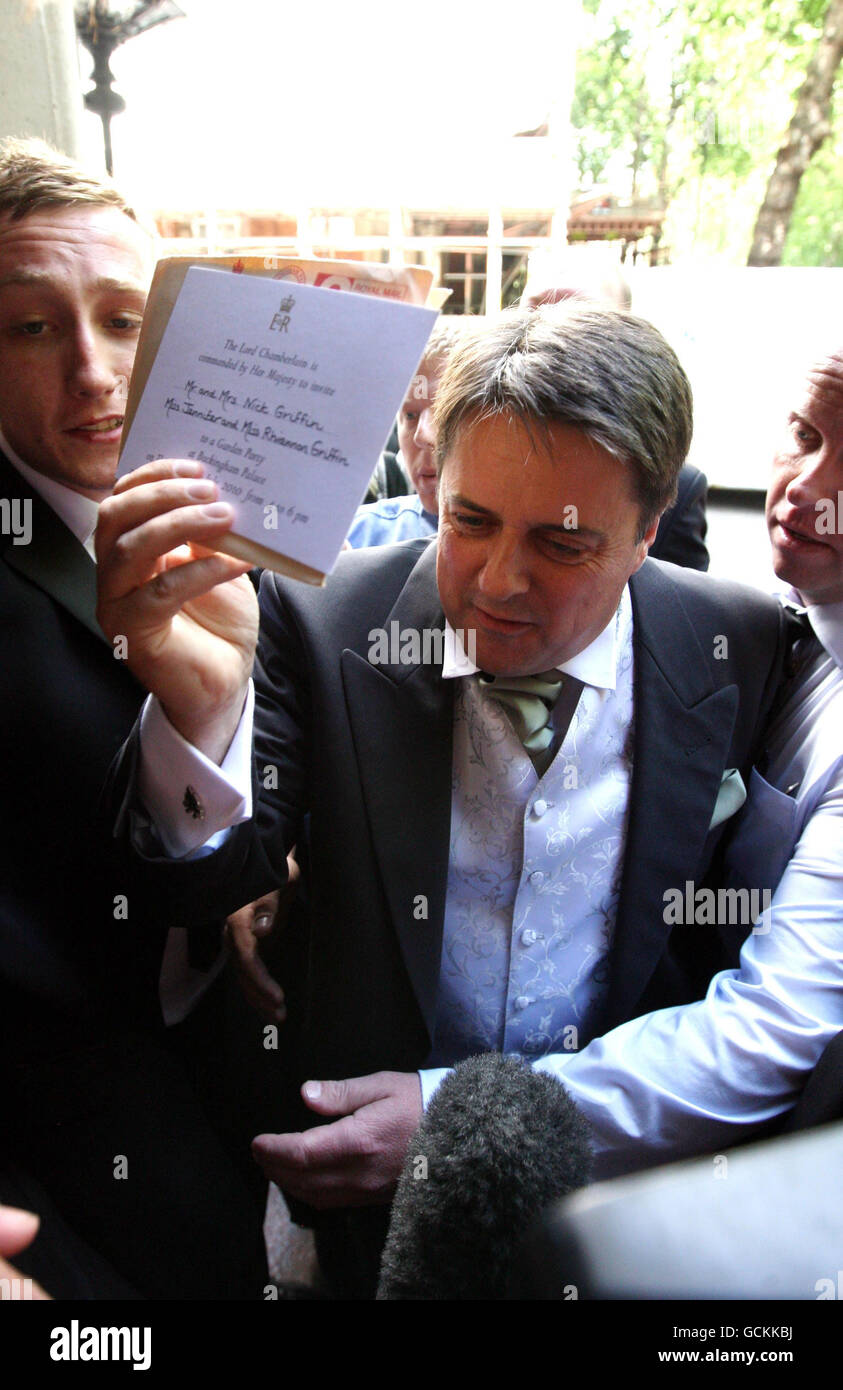 Griffin's Palace invitation withdrawn Stock Photo Alamy