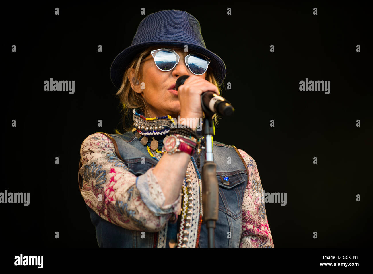 Scottish Singer Lulu High Resolution Stock Photography and Images - Alamy