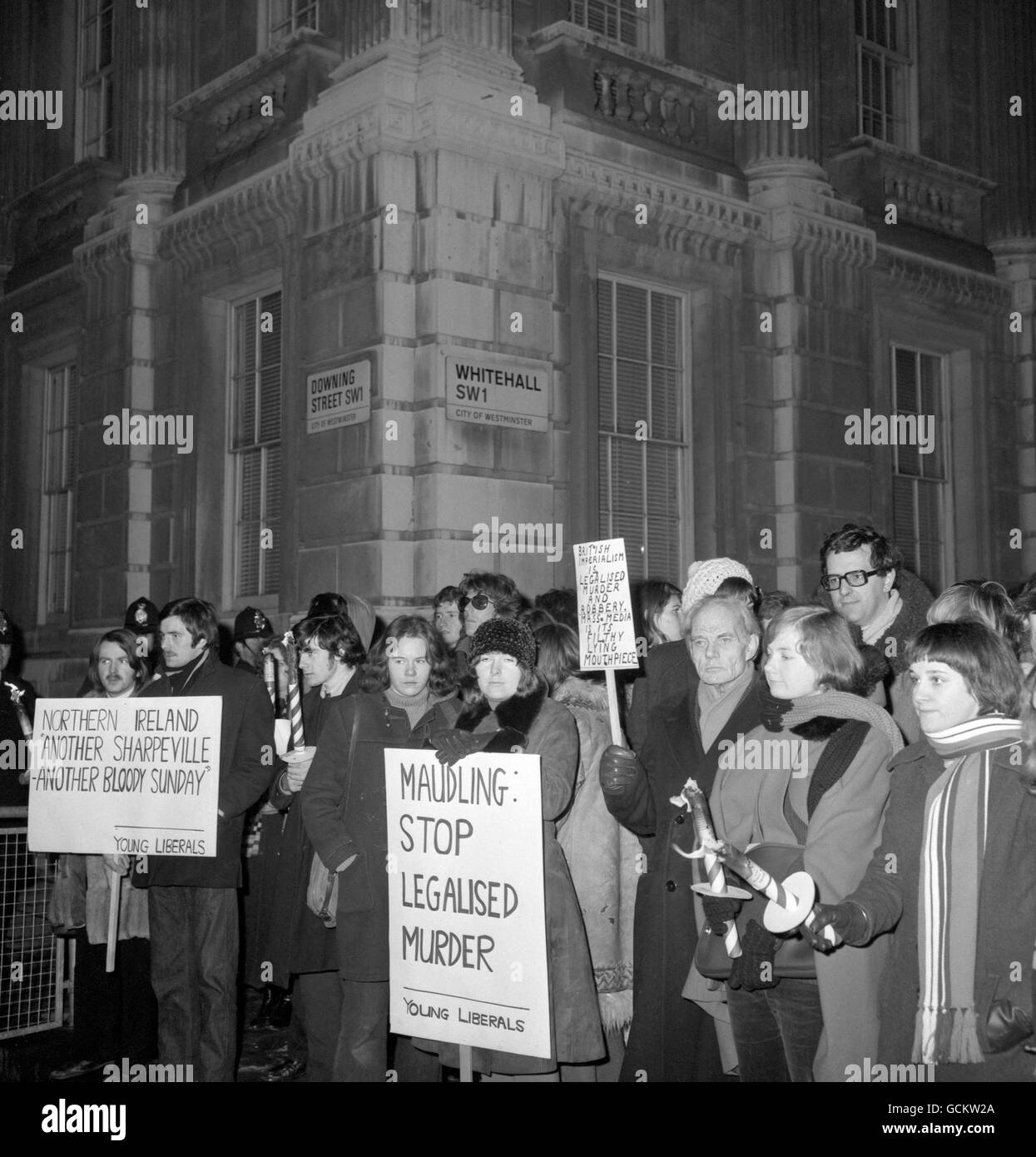 Seen at the Whitehall entrance to Downing Street tonight, young liberals demonstrate with torches against the Home Secretary, Reginald Maudling, and recent events in Londonderry Stock Photo
