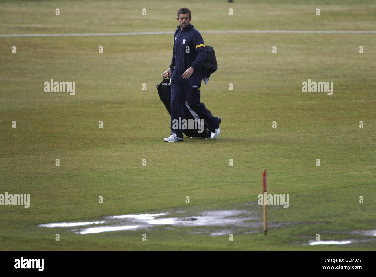 Durham Dynamos' Liam Plunkett walks across the wet Grace Road outfield to the team bus after the game was called off, before the start of the T20 North Group match at Grace Road, Leicester. Stock Photo