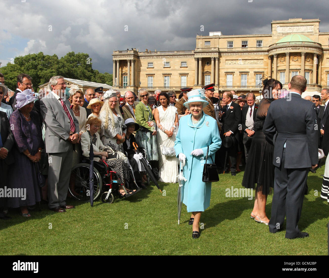 Buckingham Palace garden party Stock Photo Alamy
