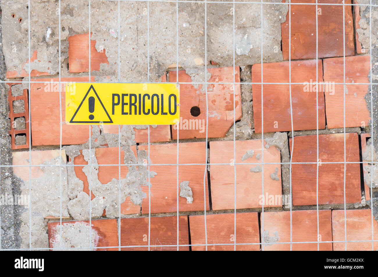 Italian warning sign hi-res stock photography and images - Alamy