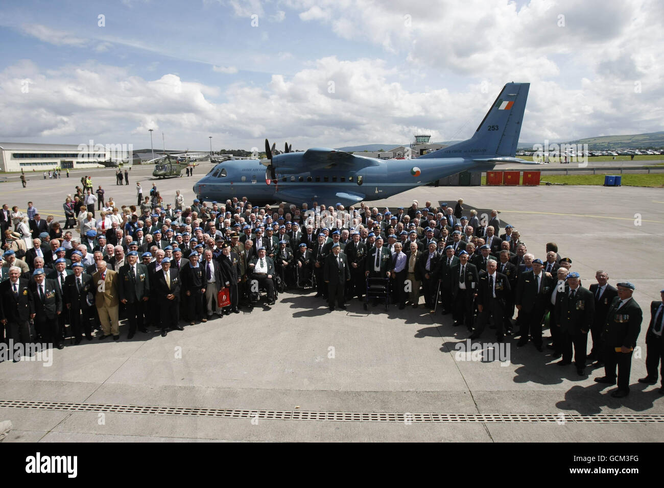 Taoiseach Brian Cowen and Defence Minister Tony Killeen pose in a group picture with UN veterans during a commemoration of the 50th anniversary of the first deployment of Irish peacekeepers to the Congo at Casement Aerodrome, Baldonnel. Stock Photo