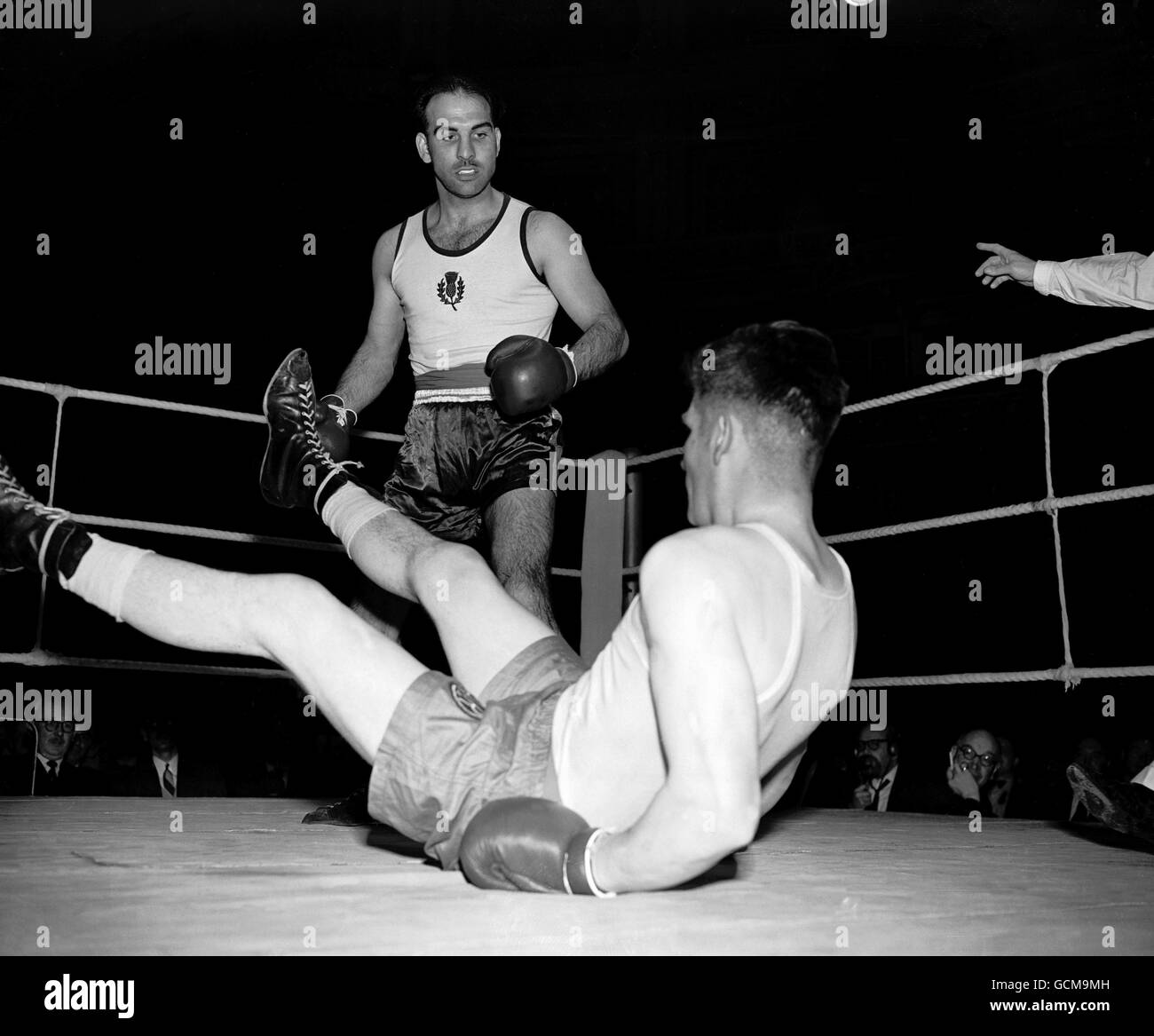 Boxing - British Railways Amateur Championships - London. Heavyweight who later won the fight, J. Seenan puts W. O'Sulivan down. Stock Photo