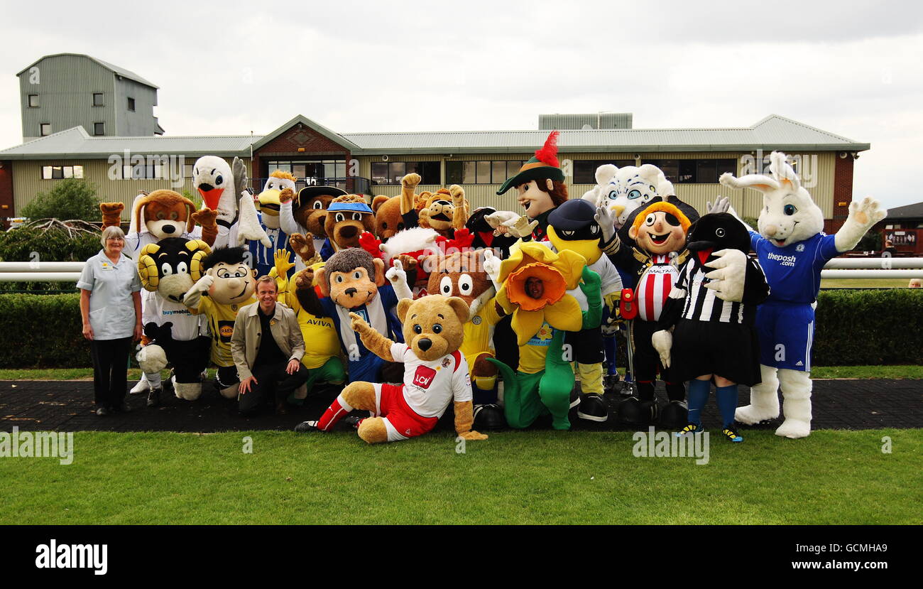 Tim Lovejoy is surrounded by all of the mascots in the parade ring prior to the race Stock Photo