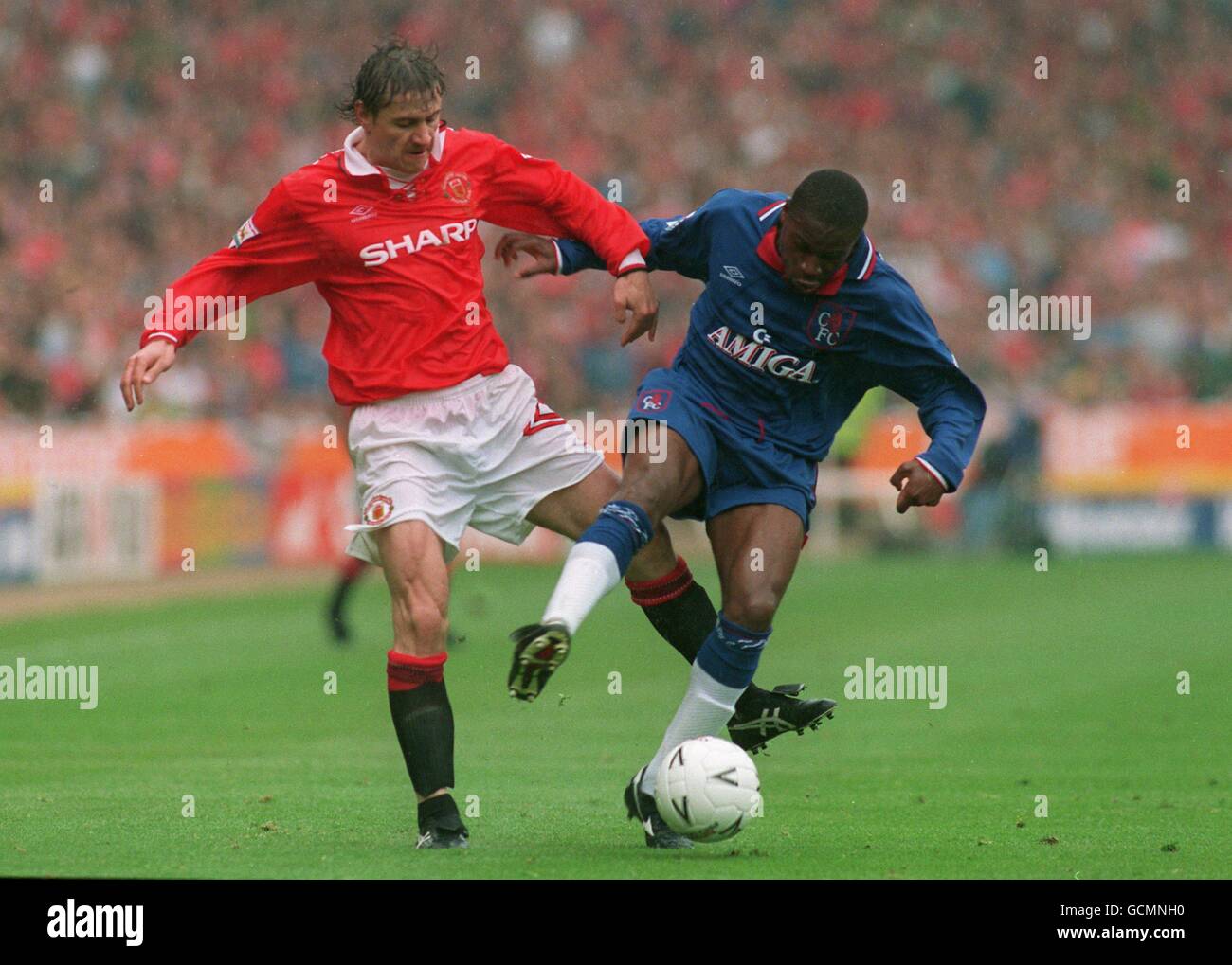 Soccer - Fa Cup Final - Manchester United V Chelsea - Wembley. L-R: Andrei  Kanchelskis, Manchester United. Frank Sinclair Chelsea Stock Photo - Alamy