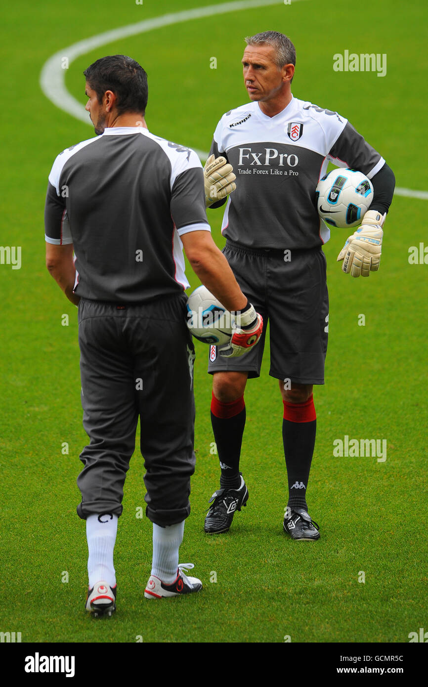 Soccer - Barclays Premier League - Bolton Wanderers v Fulham - Reebok  Stadium. Fulham's Pascal Zuberbuhler and goalkeeping coach Kevin Hitchcock  Stock Photo - Alamy