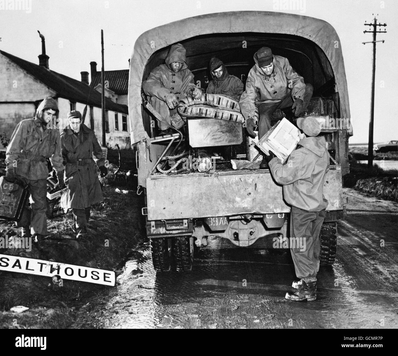 U.S servicemen from nearby Langham Camp help in salvage work at Salthouse, Norfolk, where furniture and other household goods were strewn all over the village in the east coast storm and flood disaster. Stock Photo