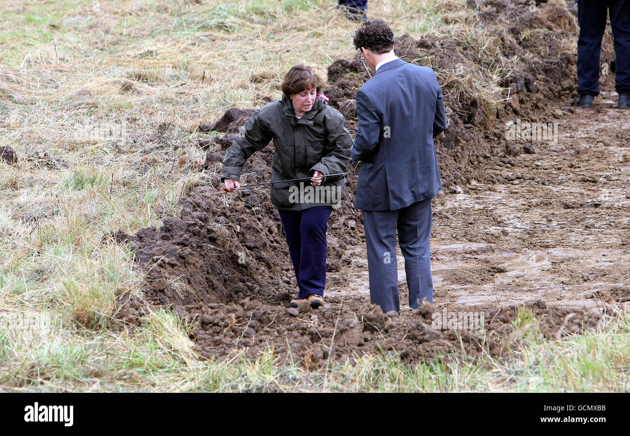 Forensic Ecologist Dr Pat Wiltshire inspects a probe as Police search a field next to the B4084 near Pershore, in Worcestershire, today, looking for the body of missing estate agent Suzy Lamplugh who vanished in July 1986 after going to see a client called 'Mr Kipper' in a house in Fulham, London. Stock Photo