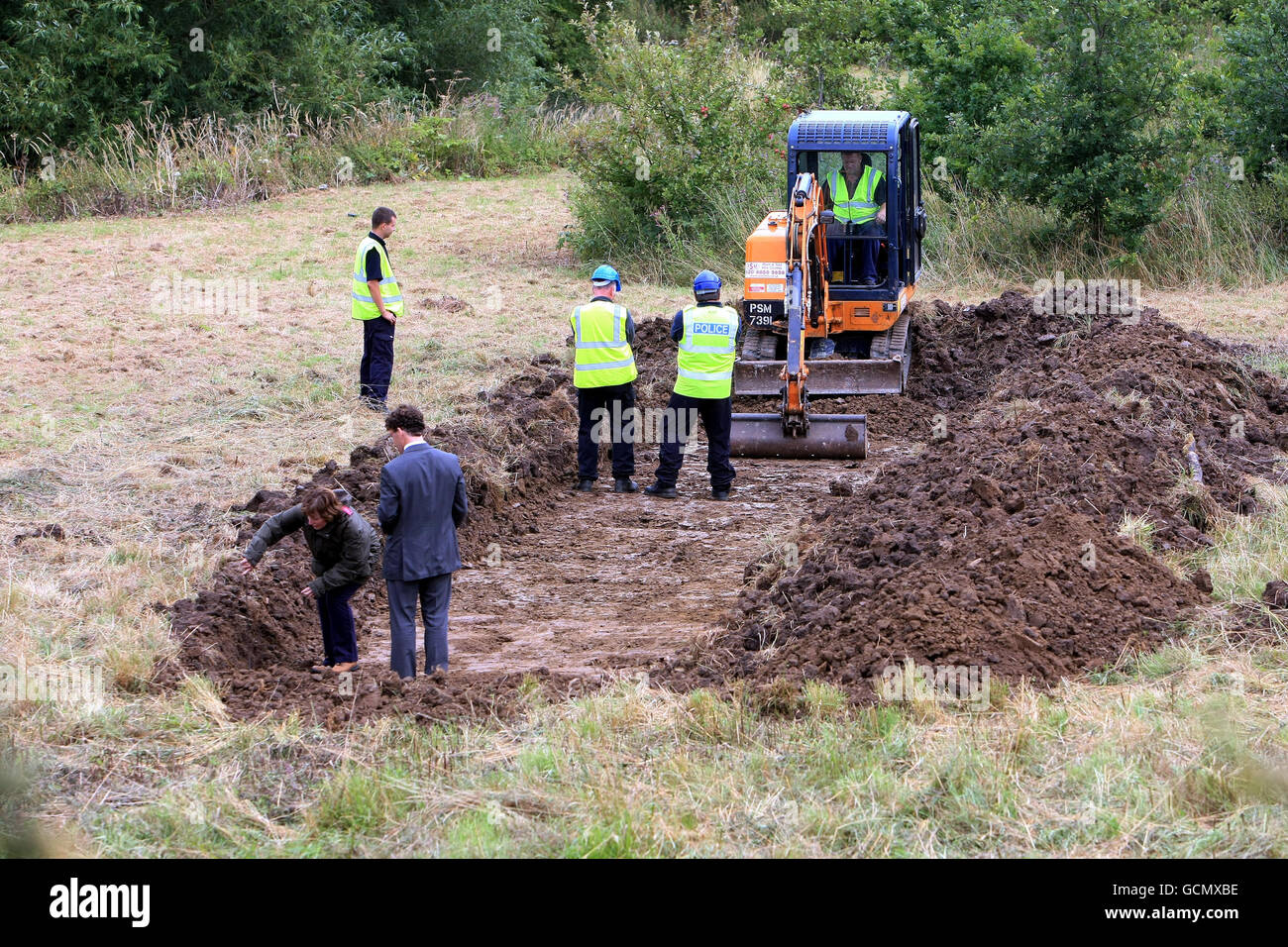 Police search a field next to the B4084 near Pershore, in Worcestershire, today, looking for the body of missing estate agent Suzy Lamplugh who vanished in July 1986 after going to see a client called 'Mr Kipper' in a house in Fulham, London. Stock Photo