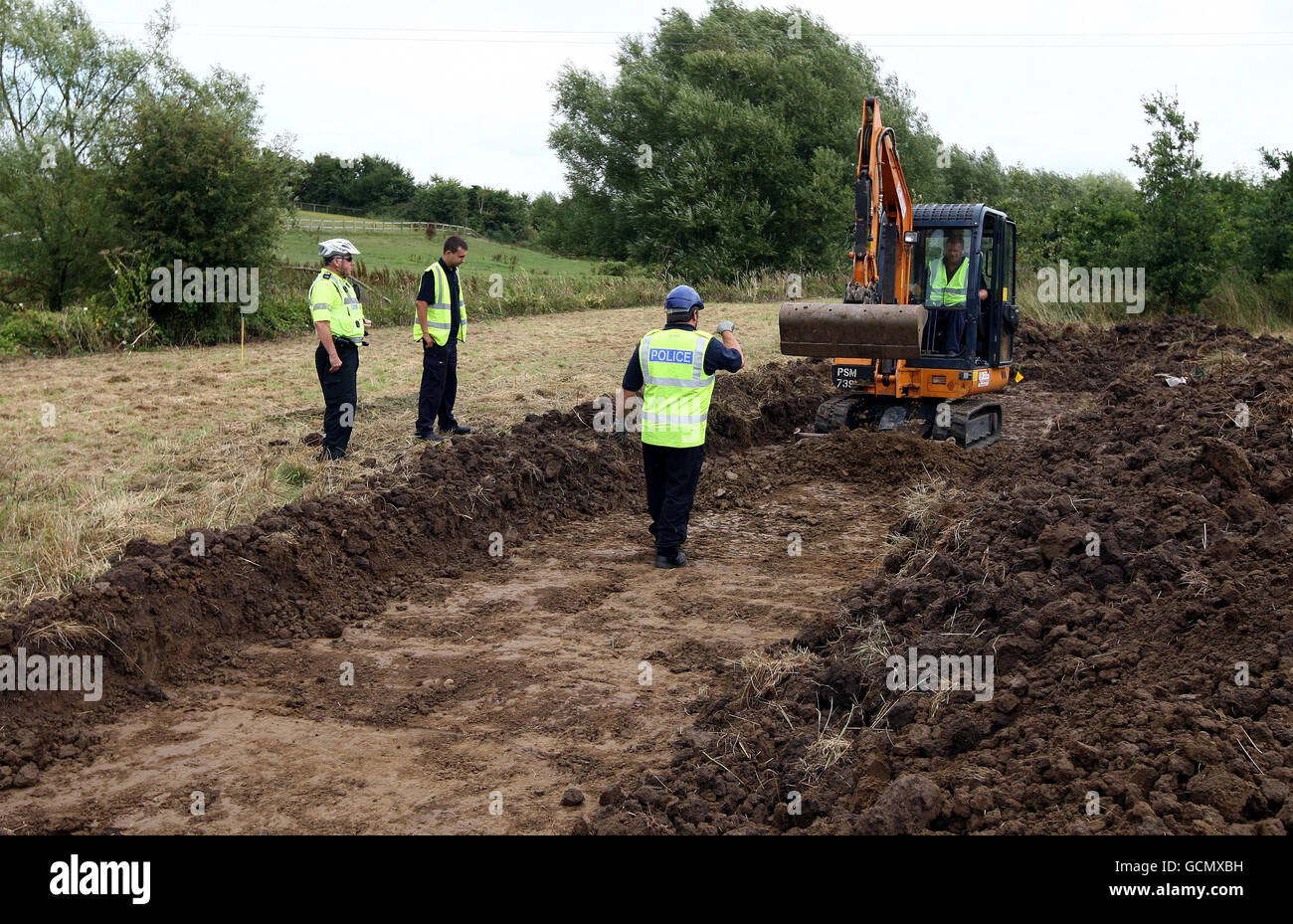 Police search a field next to the B4084 near Pershore, in Worcestershire, today, looking for the body of missing estate agent Suzy Lamplugh who vanished in July 1986 after going to see a client called 'Mr Kipper' in a house in Fulham, London. Stock Photo