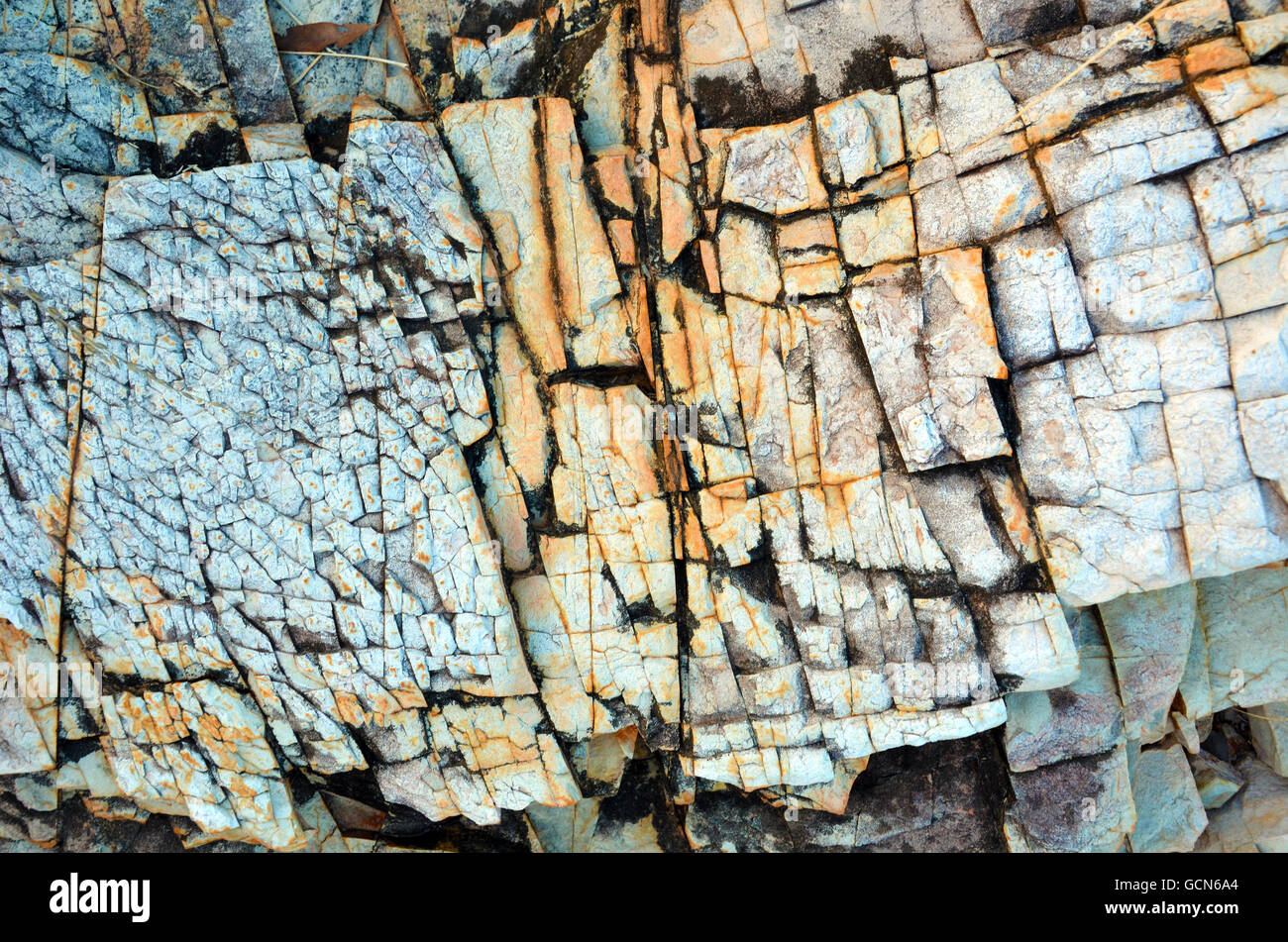 Fractured rock strata hi-res stock photography and images - Alamy