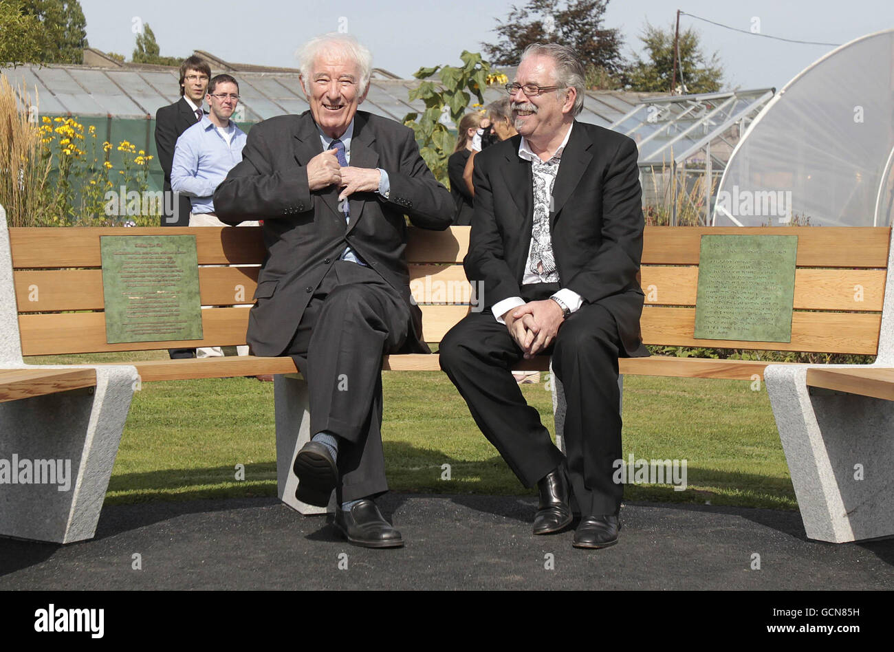 Nobel Laureate Seamus Heaney and Robert Ballagh sit on a bench that was unveiled during a special ceremony at St Joseph's Centre for the Visually Impaired in Dublin. Stock Photo