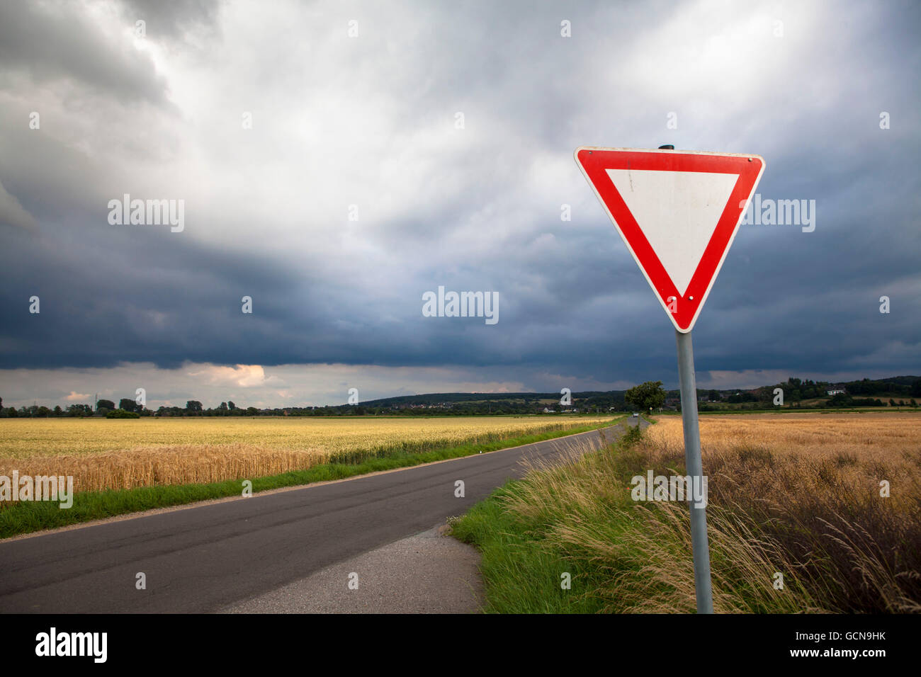 Vorfahrt Achten Schild High Resolution Stock Photography And Images Alamy