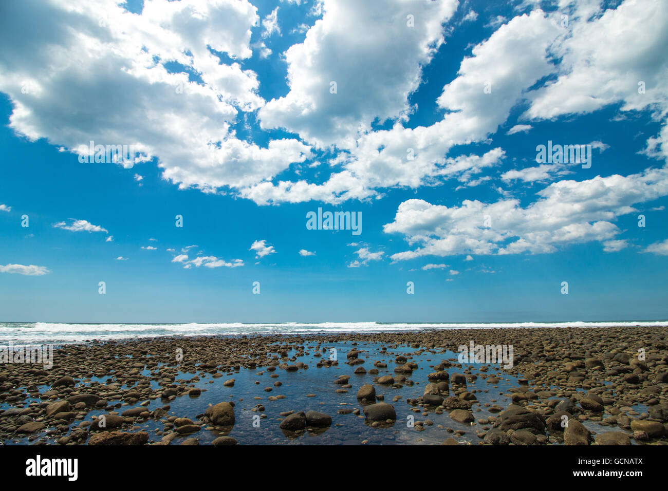 Wide angle view of the volcanic beach at Playa El Tunco at El Salvador Stock Photo