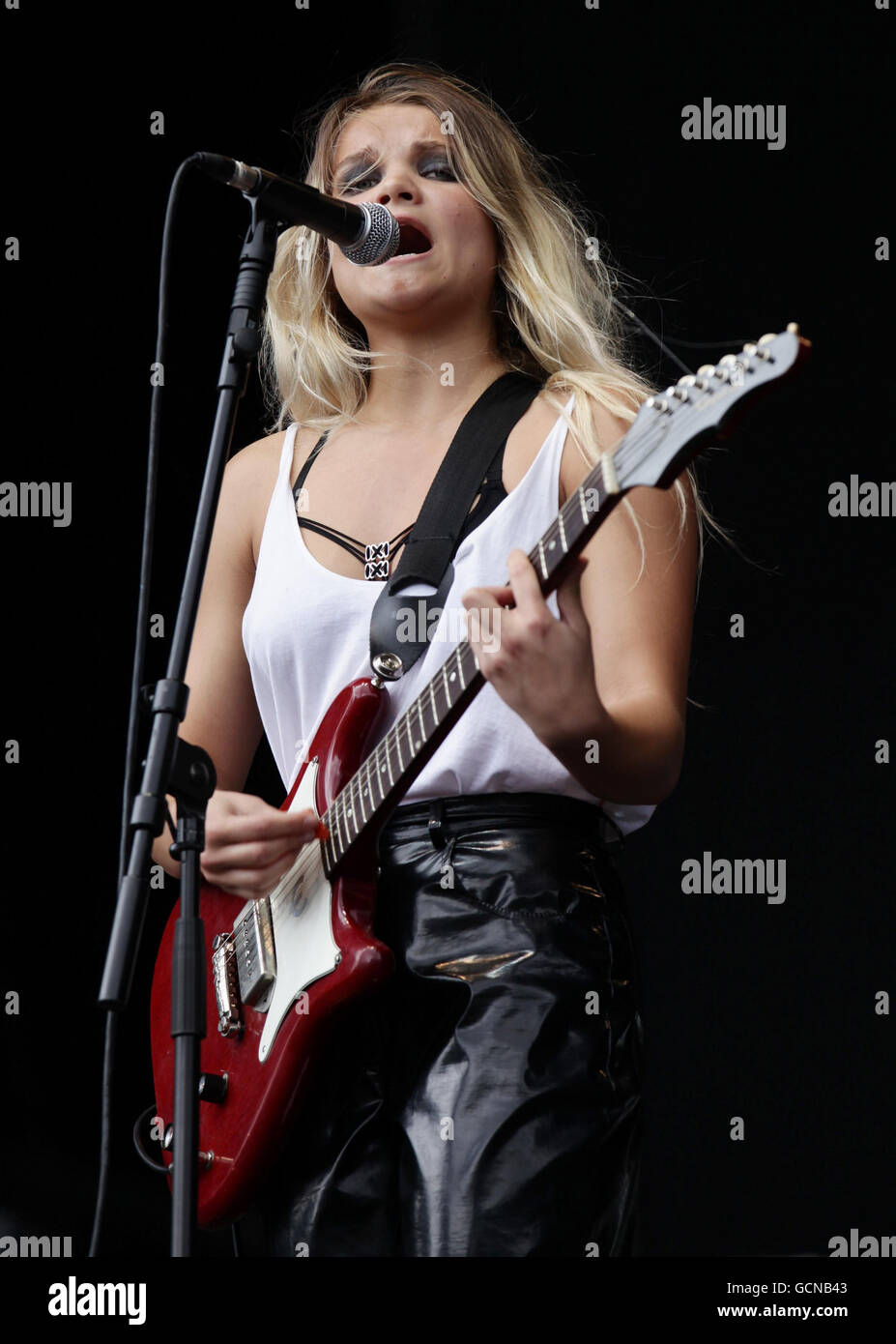 Daisy dares you performing on the 4 music stage hi-res stock ...