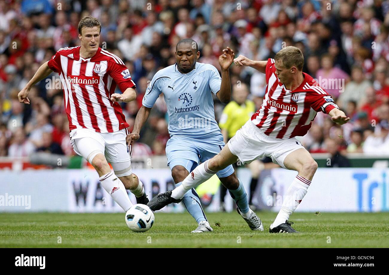 Stoke City S Ryan Shawcross Right And Tottenham Hotspur S Wilson Palacios Centre Stock Photo Alamy