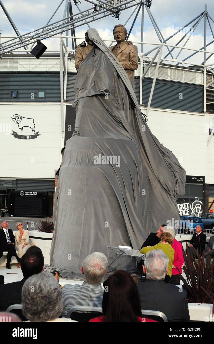 Brian clough peter taylor statue unveiling hires stock photography and images Alamy