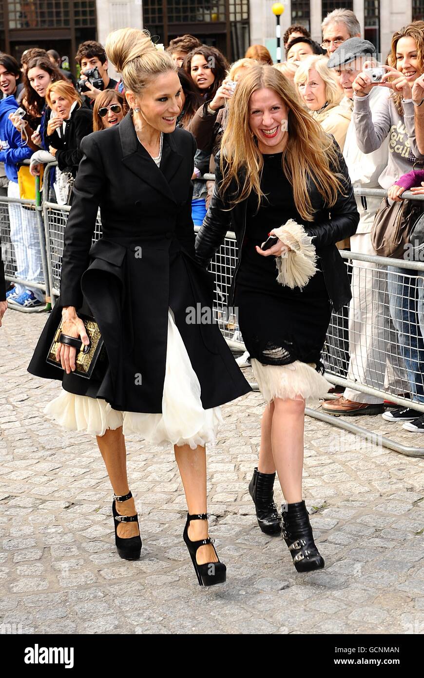 Anna Wintour London Fashion Week - Alexander McQueen memorial service held  at St. Paul's Cathedral - Arrivals. London, England Stock Photo - Alamy