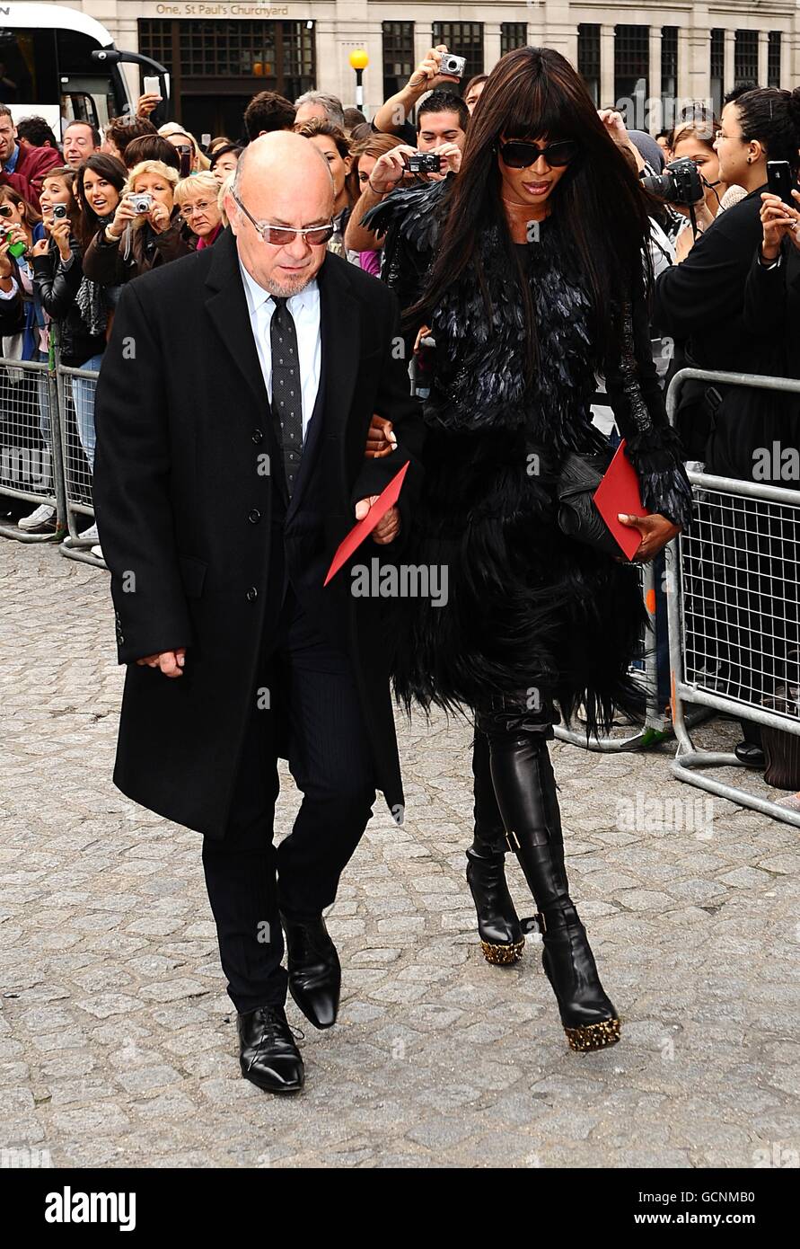 Anna Wintour London Fashion Week - Alexander McQueen memorial service held  at St. Paul's Cathedral - Arrivals. London, England Stock Photo - Alamy