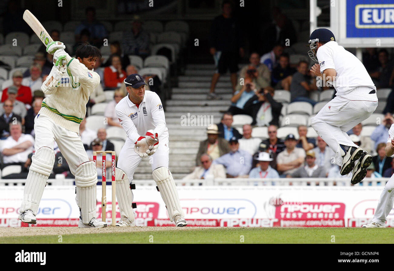 Cricket - Third npower Test - Day Two - England v Pakistan - The Brit Insurance Oval Stock Photo