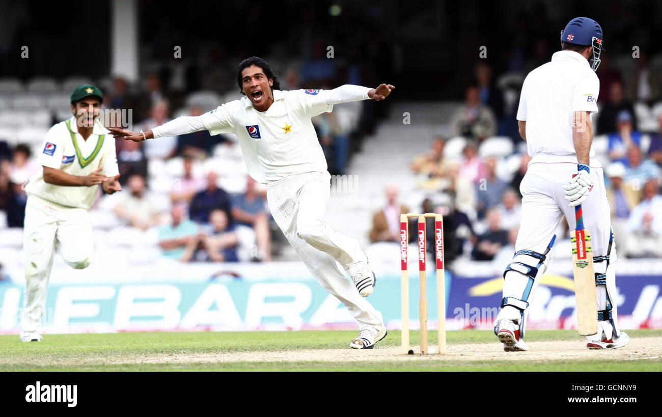 Pakistan's Mohammad Aamer celebrates bowling Andrew Strauss during the third npower Test at The Brit Insurance Oval, London. Stock Photo