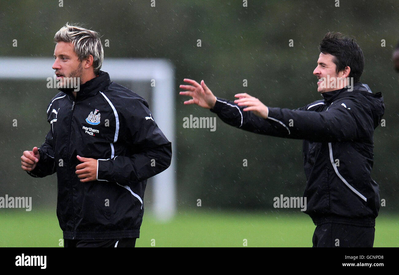 RETRANSMITTING WITH ADDITIONAL USAGE INFORMATION Newcastle United's Joey Barton (right) and Alan Smith during a training session at Longbenton, Newcastle. Stock Photo