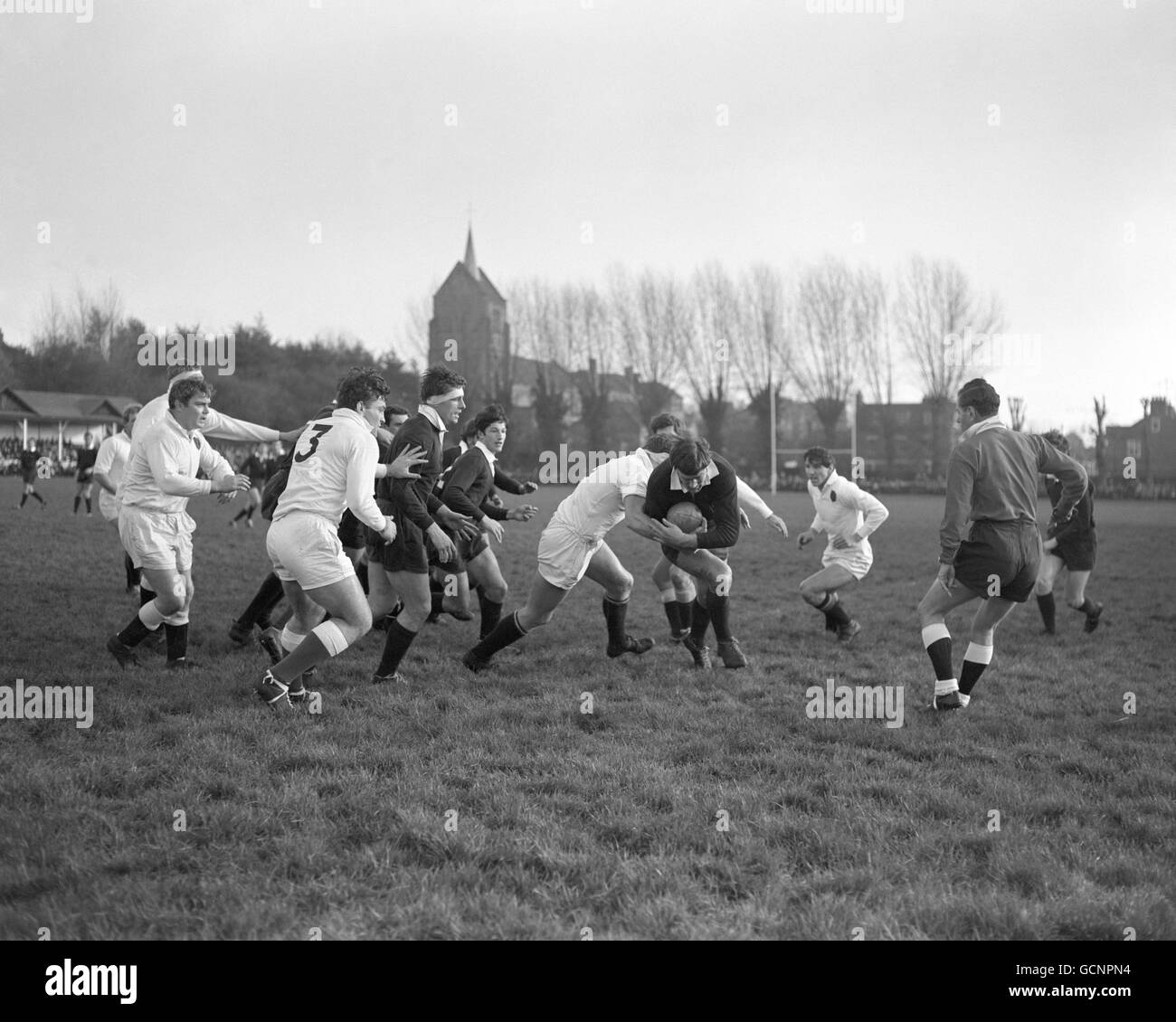 Rugby Union - Oxford University v Stanley's XV - Iffley Road Ground. Peter Dixon (St Edmund Hall, Oxford), breaks clear, as Mike Davis (Harlequins and England) playing for Stanley's XV, tackles Stock Photo