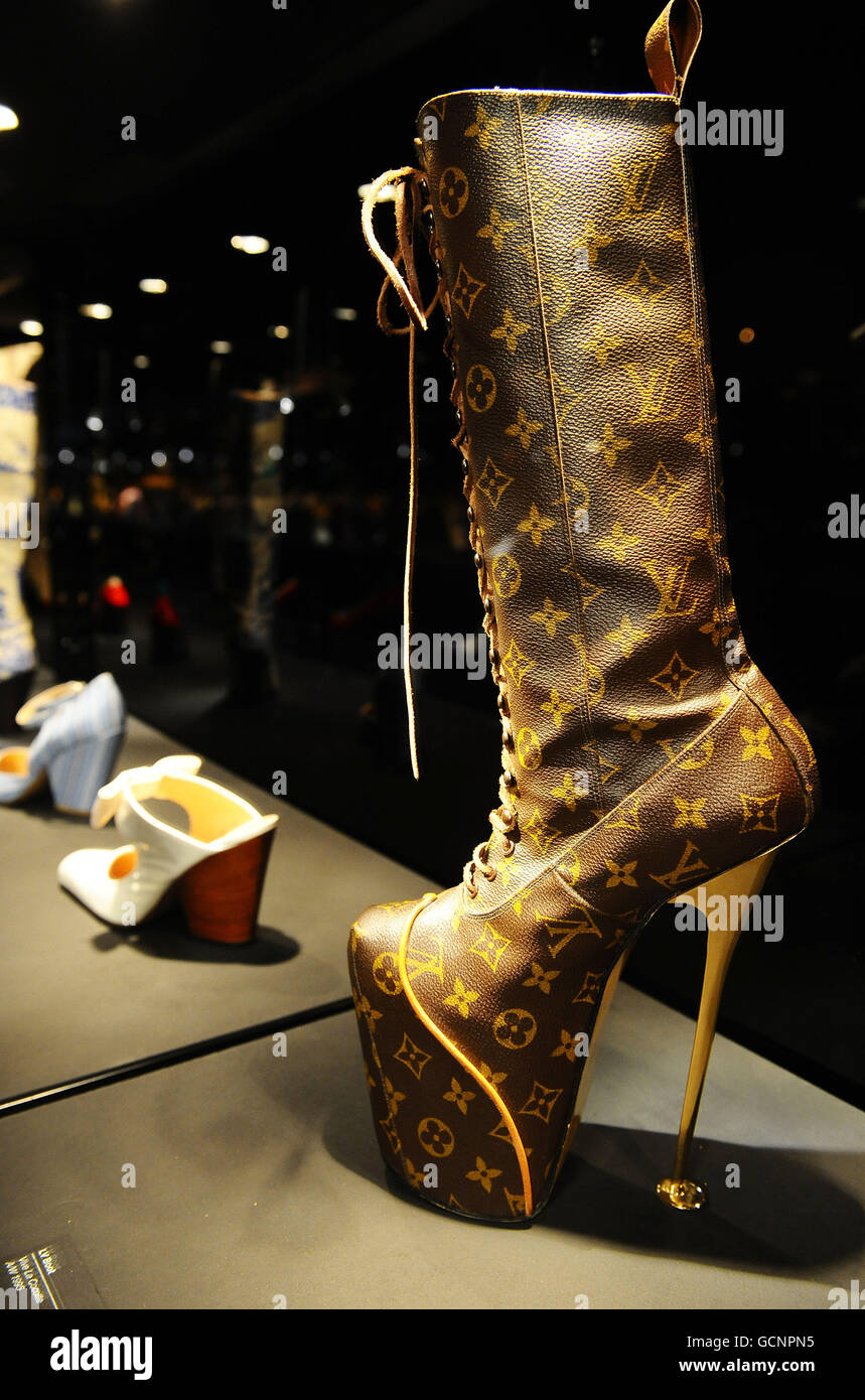 Vivienne Westwood for Melissa Utragirl Gold Glitter Cherub Flat Shoes | ASOS