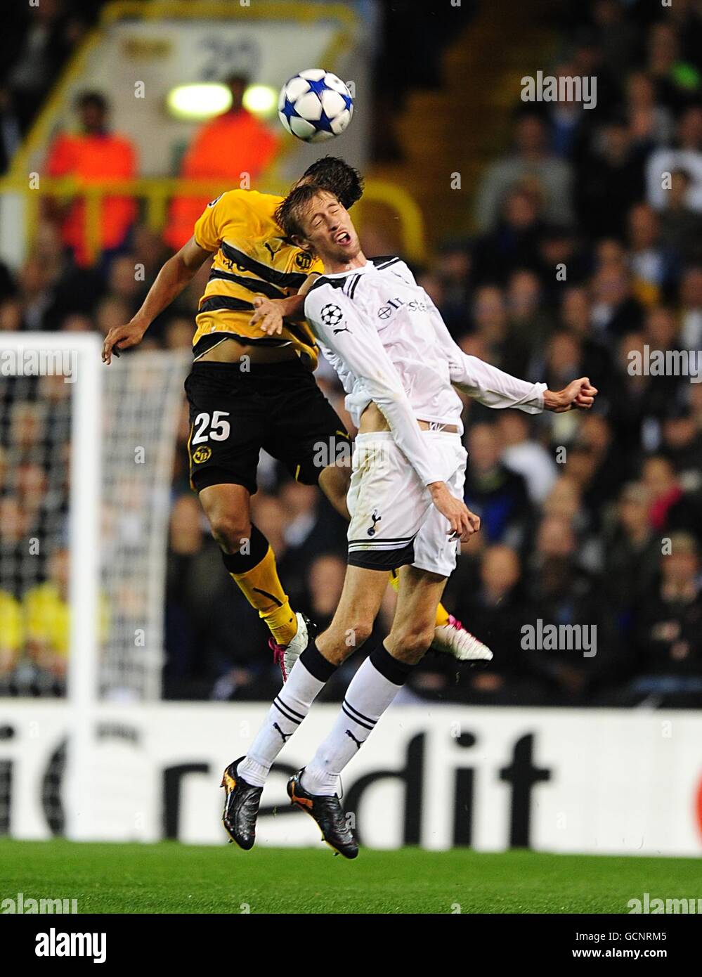 Soccer - UEFA Champions League - Play Offs - Second Leg - Tottenham Hotspur v Young Boys - White Hart Lane. Young Boys' Ammar Jemal (left) and Tottenham Hotspur's Peter Crouch (right) battle for the ball Stock Photo