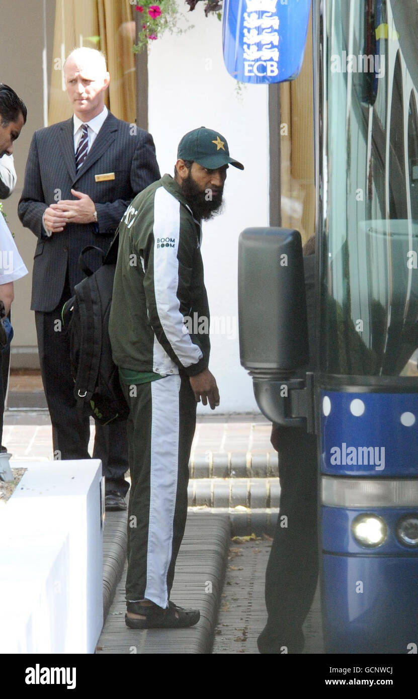 Pakistans Mohammad Yousuf Leaves The Team Hotel In Swiss Cottage