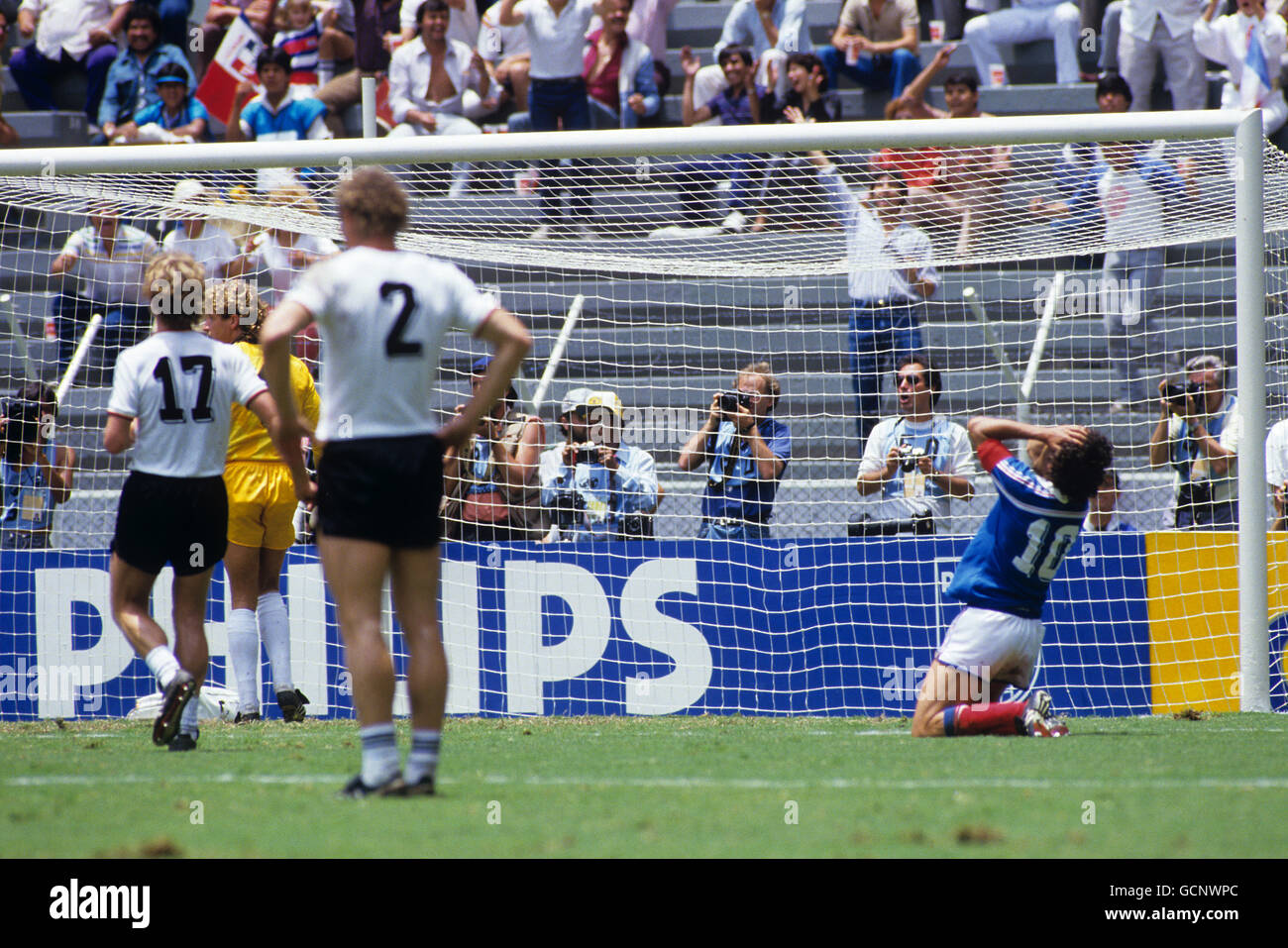 Soccer - FIFA World Cup 1986 - Semi Final - Germany v France - Jalisco Stadium - Guadalajara Stock Photo